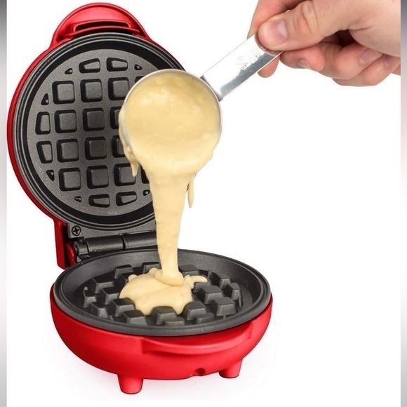 Nostalgia My Mini Waffle Maker Red - Picture 4 of 5